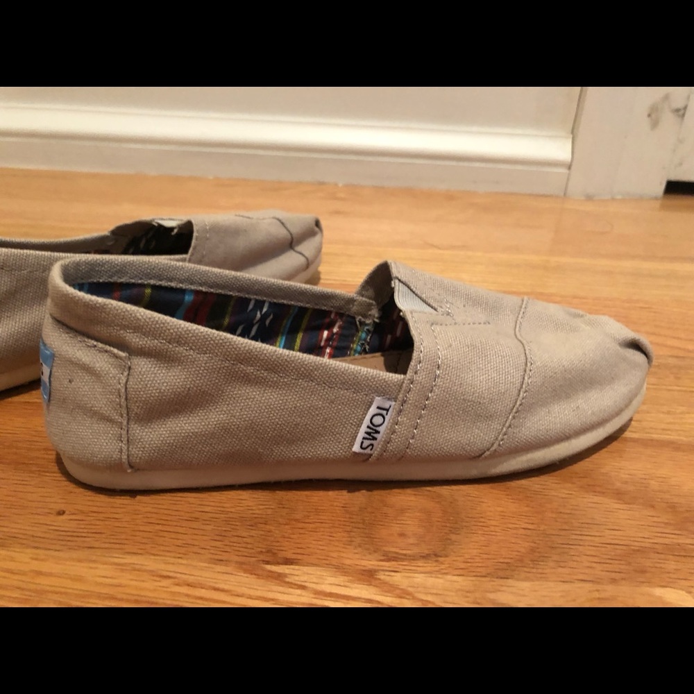TOMS Classic Canvas Slip-On